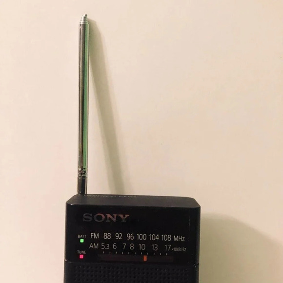 Sony ICF P26 Portable AM  FM Radio Damaged Antenna - Picture 7 of 16
